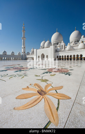 Sheikh Zayed Moschee Kuppeln Minarett Turm Rook Religion Islam Moschee Abu Dhabi UAE Vereinigte Arabische Emirate Nahost-Dekoration Stockfoto