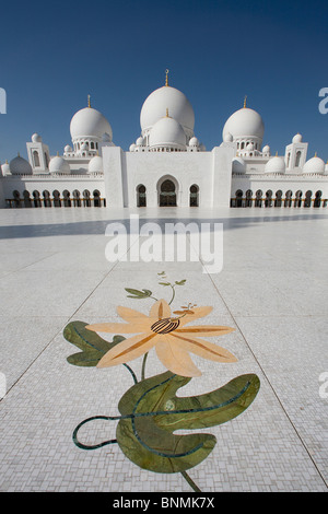 Sheikh Zayed Moschee Kuppeln Minarett Turm Rook Religion Islam Moschee Abu Dhabi UAE Vereinigte Arabische Emirate Nahost-Dekoration Stockfoto