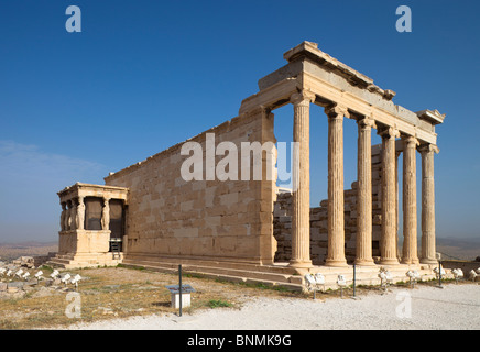 Das Erechtheion auf der Athener Akropolis. Blick von Südosten. Stockfoto