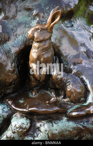 Detail der Peter Pan Memorial Statue, Hyde Park, Westminster, London W2. Stockfoto