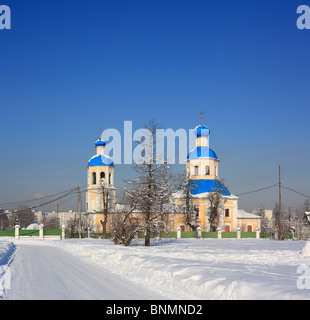 Russland Russische Europa Europäische Ost Europa Architektur Gebäude blauen Himmel Kirche religiöse Yasenevo Moskau Kirche St. Peter und Stockfoto