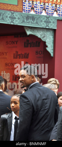 Will Smith und Jaden Smith in The Karate Kid Premiere in Paris. Stockfoto