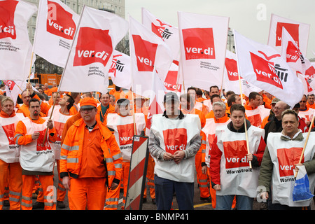 Achtung Streik der Berliner Stadtreinigung Servicemitarbeiter, Berlin, Deutschland Stockfoto