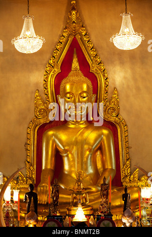 Asien Thailand Bangkok Wat Trimitra Tempel Tempel Thai Tempel Architektur Religion Buddhismus buddhistische Buddha Statue Buddha Stockfoto