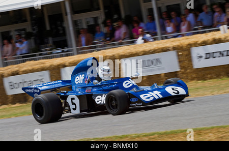 1973 Tyrrell-Cosworth 006 mit Fahrer Mark Stewart auf der 2010 Goodwood Festival of Speed, Sussex, England, UK. Stockfoto