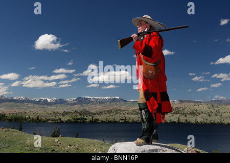 Re-Enactor Steve Banks in Berg Mann Kostüm mit Gewehr Dubois Wyoming USA Wildwest Stockfoto