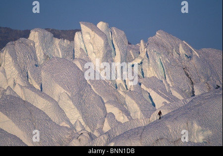 Bergsteiger zu Fuß auf Ridge Matanuska Gletscher Alaska Stockfoto