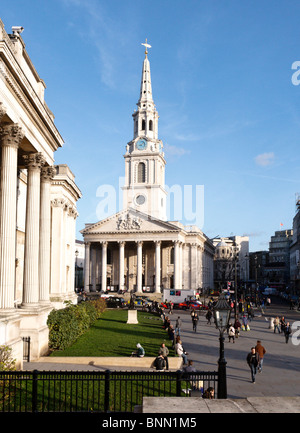 St. Martins in der Feld-Kirche und die Spalten von der National Gallery in Trafalgar Square in London UK Stockfoto