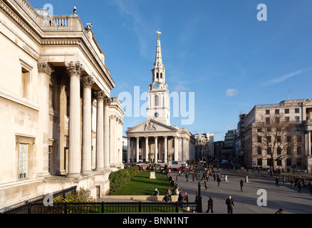 St. Martins in der Feld-Kirche und die Spalten von der National Gallery in Trafalgar Square in London UK Stockfoto