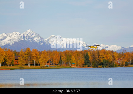 Wasserflugzeug ausziehen aus Lake Lucille in SC in Wasilla, Alaska Stockfoto