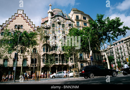 Casa Amatller (links) und Antoni Gaudis Casa Batlló als Bestandteil der Illa De La Discòrdia am Passeig de Gràcia in Barcelona. Stockfoto