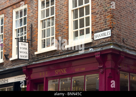 Straßennamen in der berühmten mittelalterlichen Straße "The Shambles" York unterzeichnen; Yorkshire Stockfoto