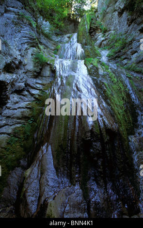 Schweiz Kanton Neuenburg Val de Travers Wasserfall Cascade de Aufklärungstheater Wasser Klippe Stockfoto