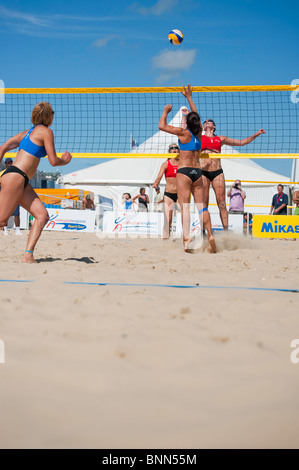 British Open Bein Volleyball England Beach Tour 2010 statt auf Sandbänken, Poole. Stockfoto