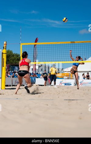 British Open Bein Volleyball England Beach Tour 2010 statt auf Sandbänken, Poole. Stockfoto