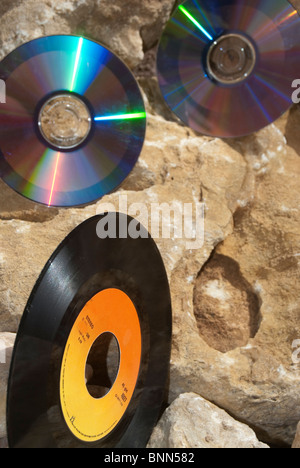 Musik. Sich entwickelnde Technologie. Vinyl auf DVD Stockfoto