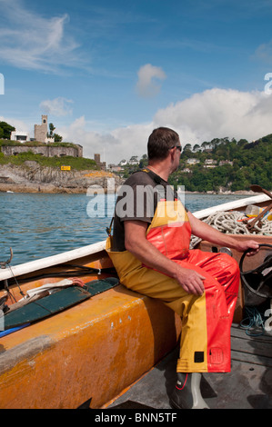 Angeln für Krabben Dartmouth, Devon Stockfoto