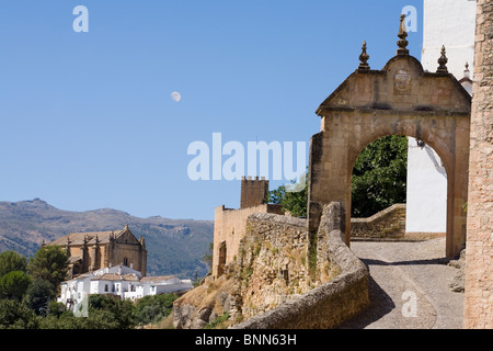 Ronda Puente Viejo neue Brücke Gateway Malaga Kirche des Heiligen Geistes Espiritu santo Stockfoto