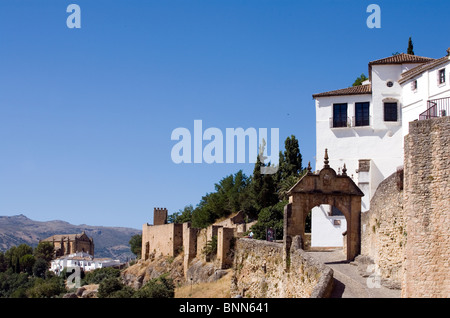 Ronda Puente Viejo neue Brücke Gateway Malaga Kirche des Heiligen Geistes Espiritu santo Stockfoto