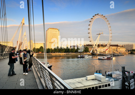 Shell-Zentrum und Millennium Wheel in Abendsonne, London UK Stockfoto