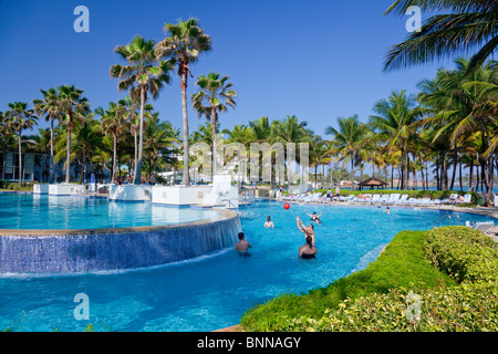 Der Poolbereich des Caribe Hilton Resort in San Juan, Puerto Rico, West Indies. Stockfoto