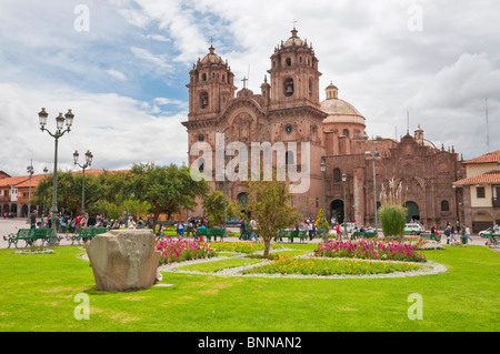 Die Kirche von La Compania de Jesus auf der Plaza de Armas in Cusco, Peru, Südamerika. Stockfoto