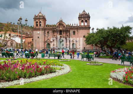 Die Kathedrale auf der Plaza de Armas in Cusco, Peru, Südamerika. Stockfoto