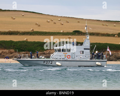 HMS Smiter hinauf die Mündung des Flusses Camel in Richtung Padstow Stockfoto