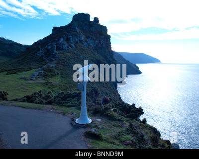 Anzeigen von Teleskop-Blick auf das Meer vom Tal der Felsen, Exmoor, Devon. Stockfoto