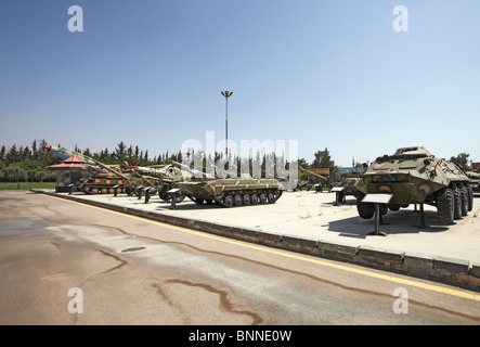 Damaskus Syriens Panorama Militärmuseum zum Gedenken an den Jom Kippur- oder Oktoberkrieg und den Sechstagekrieg mit Panzerpersonalträgern und SAM-Raketen Stockfoto