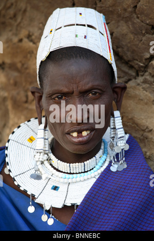 Massai Frau mit Halskette Schmuck um den Hals, Ngogongoro Conservation Area, Tansania Stockfoto