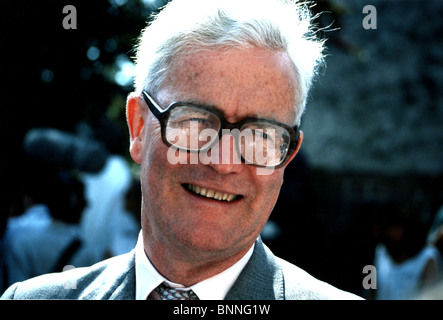 Douglas Hurd, dann britische Innenminister bei königlichen Besuch in Alderney, 1989 Stockfoto