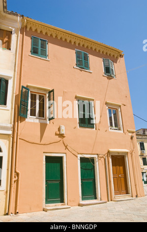 Traditionelles Gebäude lokale Gehäuse in Korfu Altstadt auf der griechischen Insel Korfu Griechenland GR Stockfoto