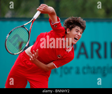 Dominic Thiem Österreichs in Aktion bei der Französisch Open 2010, Roland Garros, Paris, Frankreich Stockfoto