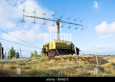 Militärische Radar auf eine geheime Militärbasis Stockfoto