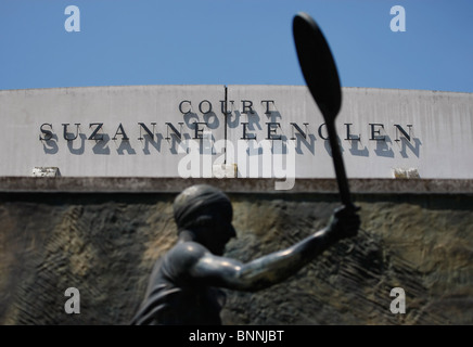 Skulptur des Tennisspielers Suzanne Lenglen in Roland Garros in Paris, Stockfoto