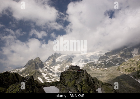 Schweiz Schweizer Berge Alpen Furka Bereich Bereich Alpen Hütte Berg Haus Almhütte Kanton Uri Schneewolken Albert Stockfoto