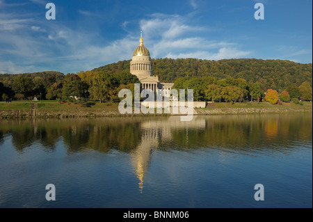 Capitol-Statusansicht Kanawha River Charleston West Virginia USA Amerika Vereinigte Staaten von Amerika Fluss Kuppel Stockfoto