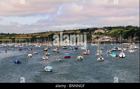 Boote vor Anker in Falmouth in Cornwall.  Foto von Gordon Scammell Stockfoto