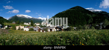 Heilige Maria Val Müstair Kanton Graubünden Graubünden Bündnerland Dorf Blume Wiese Berge der Schweiz Landschaft panorama Stockfoto