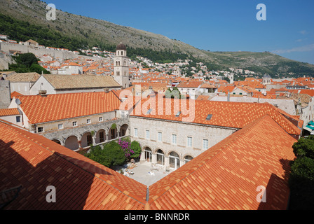 Die roten Terrakotta-Dächer der Altstadt von Dubrovnik, Kroatien. Stockfoto