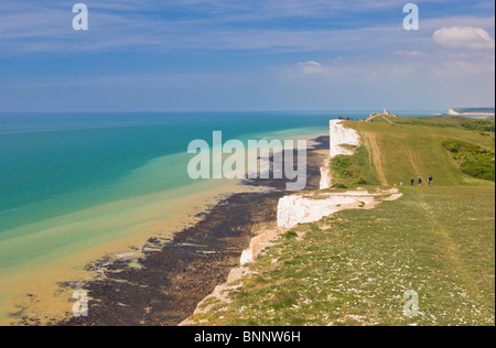 Wanderer zu Fuß den South Downs Way Beachy Head South Downs National Park, East Sussex, England, UK, GB, EU, Europa Stockfoto