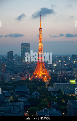 Japan Asia Fernost Tokyo Gebäude Bau Minato-Ku Zojoji Tempel Tokyo Tower TV Turm Nacht Reisen Tourismus Stockfoto