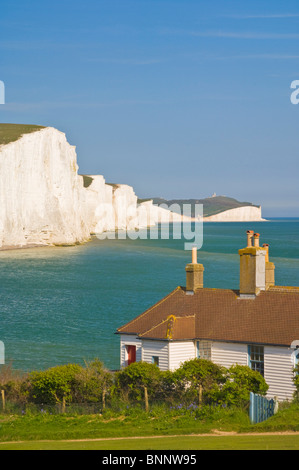 Die Seven Sisters Klippen, die Küstenwache Hütten South Downs Way, South Downs Nationalpark, East Sussex, England, UK, GB, Stockfoto