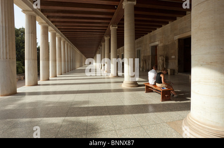 Die Stoa des Attalos auf der Athener Agora. Innenansicht aus dem Süden. Stockfoto