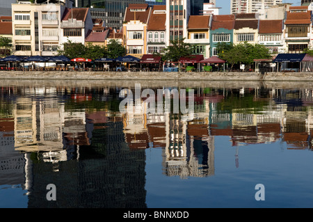 Boat Quay und die Skyline des Central Business Districts in Singapur Stockfoto