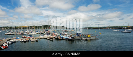 Segeln vor Anker im Hafen von Falmouth in Cornwall. Stockfoto