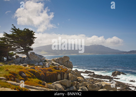 Schroffen Pazifischen Ozean Felsenküste am 17-Mile Drive in Pebble Beach auf der Monterey Halbinsel Kalifornien Stockfoto