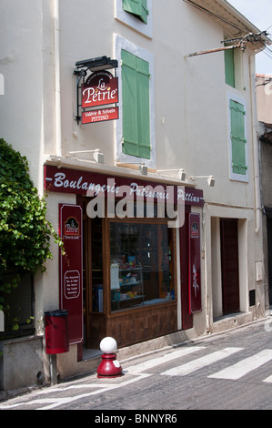 Bäcker in kleinen französischen Stadt von St Genies de Fontedit Stockfoto