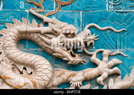 Dragon-Detail an der neun Drachen Bildschirm im Beihai Park Beijing Stockfoto